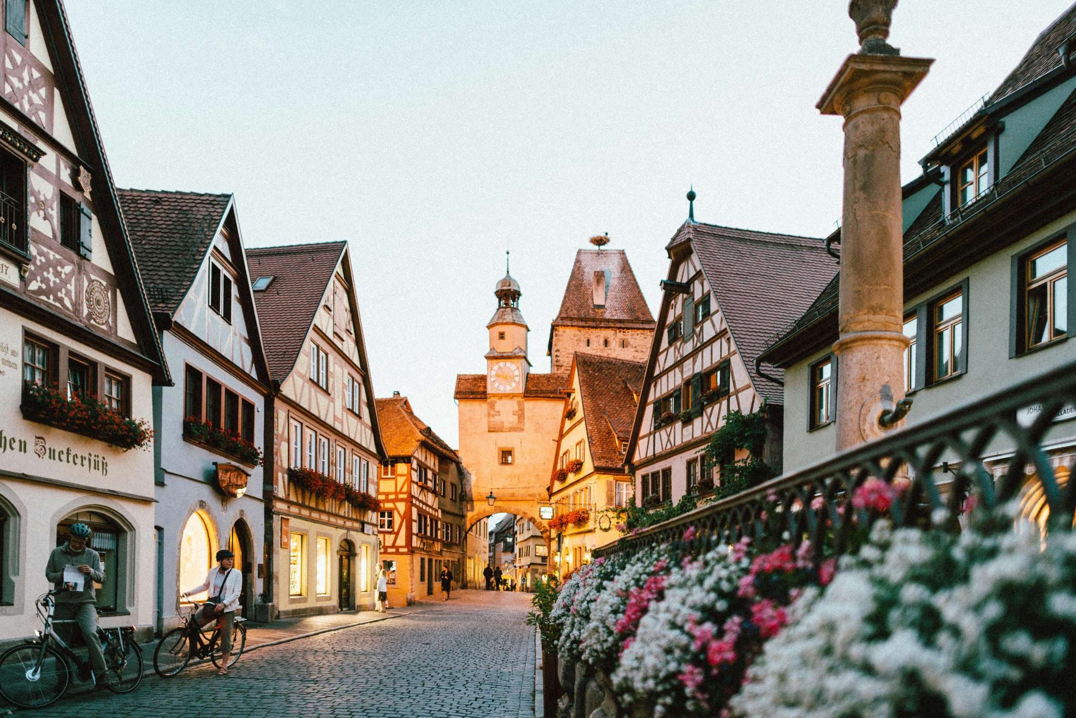 Social Media Marketing for Boutique Hotels: The Complete Guide